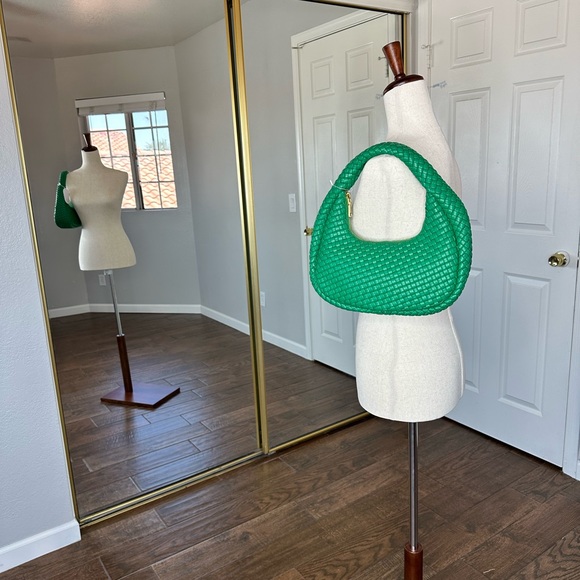 Lorelai Green recycled leather shoulder bag - Picture 1 of 3